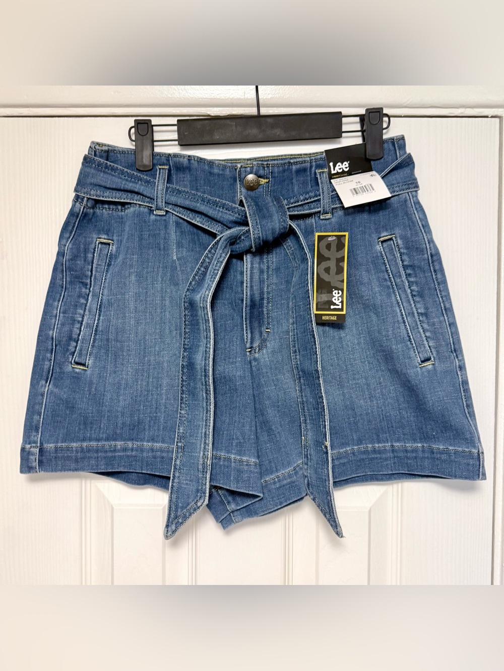 Lee Women's Medium Blue Denim Tie-Belt Shorts